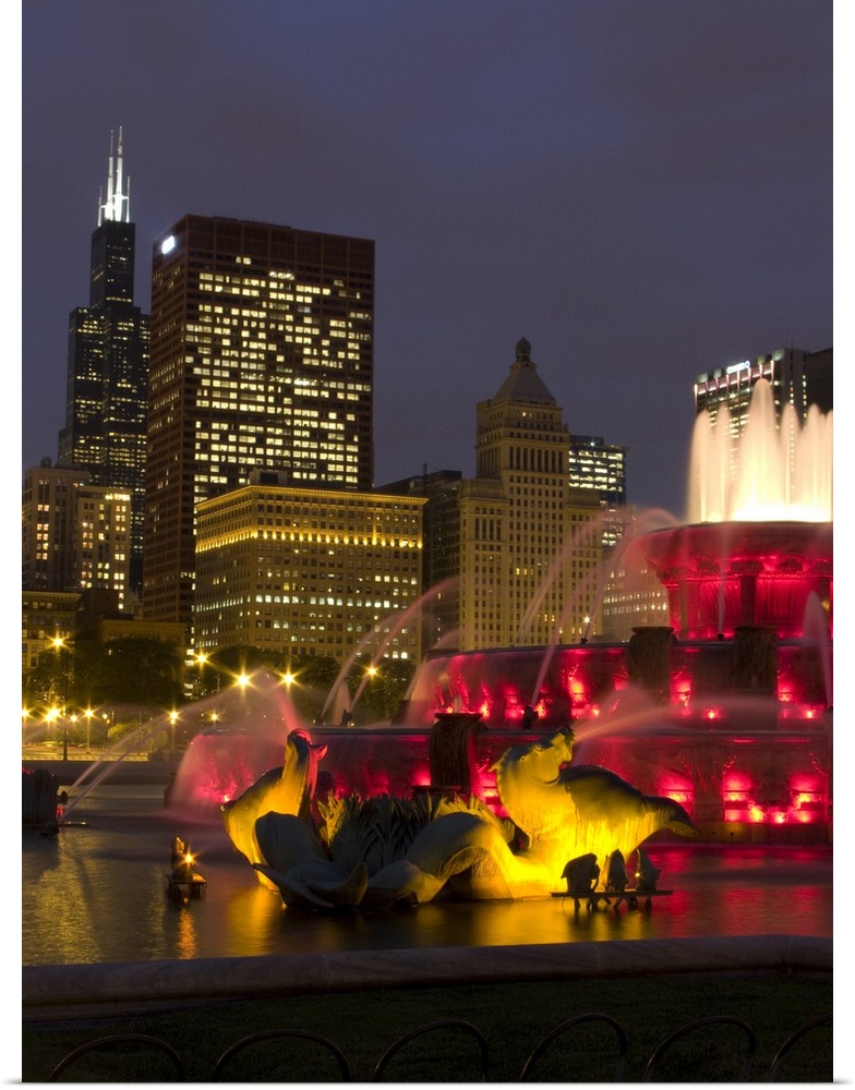 Illuminated fountain with skyscrapers in a city, Buckingham Fountain, Grant Park, Chicago, Illinois,