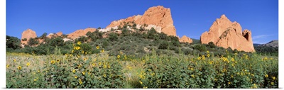 Low angle view of towering sandstone rock formations, Garden Of The Gods, Colorado Springs, Colorado