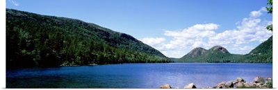 Maine, Acadia National Park, Bubble rocks at the end of Jordan Pond