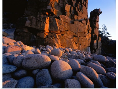 Maine, Acadia National Park, Sunlight over the rocks