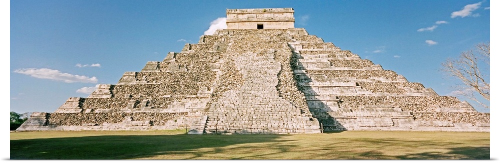 Mexico, Yucatan, Chichen Itza, El Castillo pyramid
