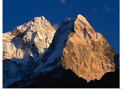 Nepal, Ama Dablam, Sunlight over the mountain peak