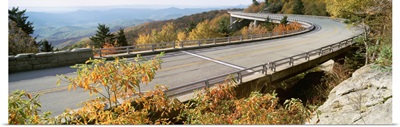 North Carolina, Blue Ridge Parkway, Linn Cove Viaduct, Highway crossing through a landscape