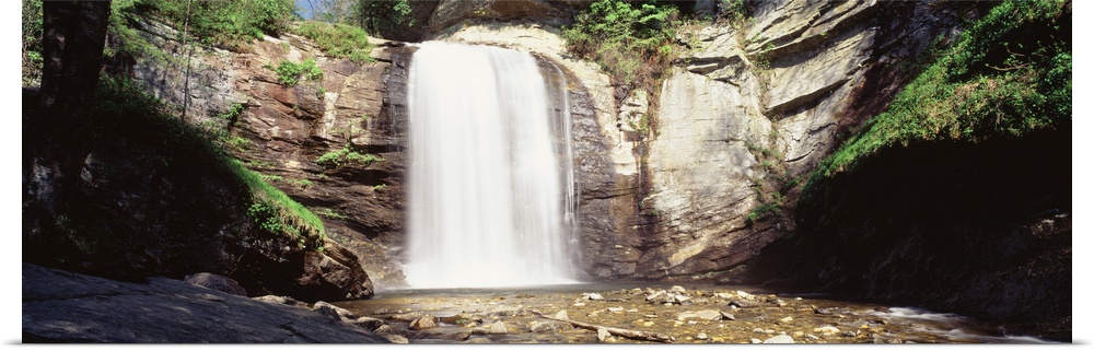 North Carolina, Brevard, Pisgah National Forest, Waterfall in the forest