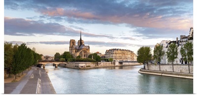 Notre Dame Cathedral on the banks of the Seine River at sunrise, Paris, France