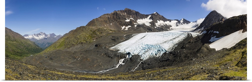 Raven Glacier at Crow Pass in the Chugach National Forest in Southcentral Alaska, Alaska, USA.