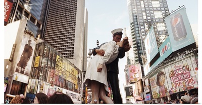 Sculpture in a city, V J Day, World War Memorial II, Times Square, Manhattan