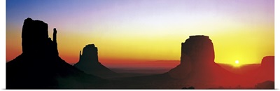 Sunrise Monument Valley Tribal Park AZ