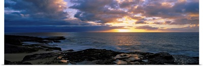 Sunset over the ocean, Makaha Beach Park, Oahu, Hawaii