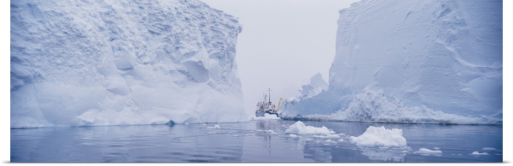 Vessel Icebergs Ross Sea Antarctica
