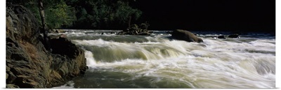 Water flowing through rocks, Broken Nose Rapid, Ocoee River, Tennessee