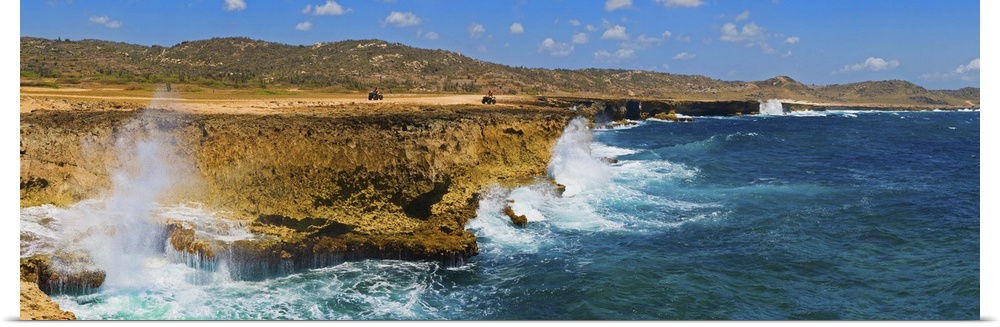 Waves breaking at the coast, Aruba