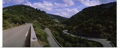 Winding roads running through mountains, Vaucluse, Provence, France
