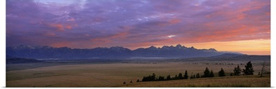 Wyoming, Grand Teton National Park, Teton Mountains, Jackson Hole, Panoramic view of mountains at dusk
