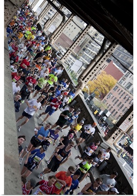 Runners crossing the 59th street Queensboro Bridge during the 2009 NYC Marathon