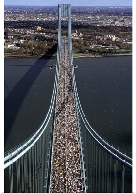 Runners crossing the Verrazano Bridge after starting the 1999 New York City Marathon