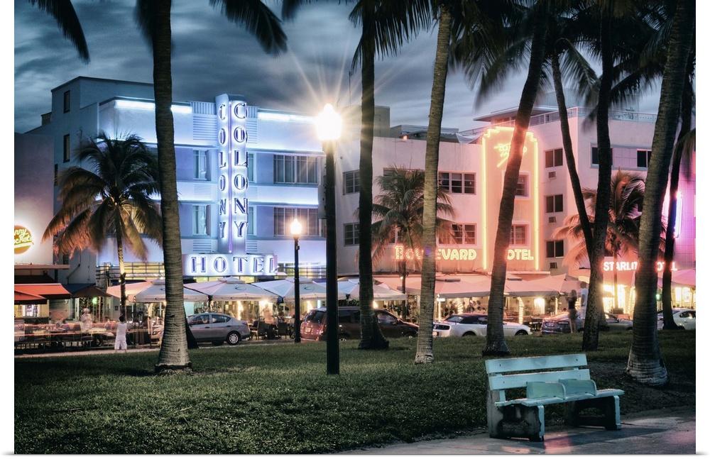 Ocean Drive, Miami, in the evening lit up with neon signs.