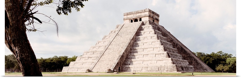 Panoramic photograph of El Castillo Pyramid in in Chichen Itza, Yucat?n, Mexico. From the Viva Mexico Panoramic Collection.�