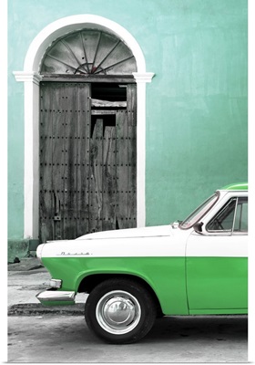 Cuba Fuerte Collection - Close-up of American Classic Car White and Green