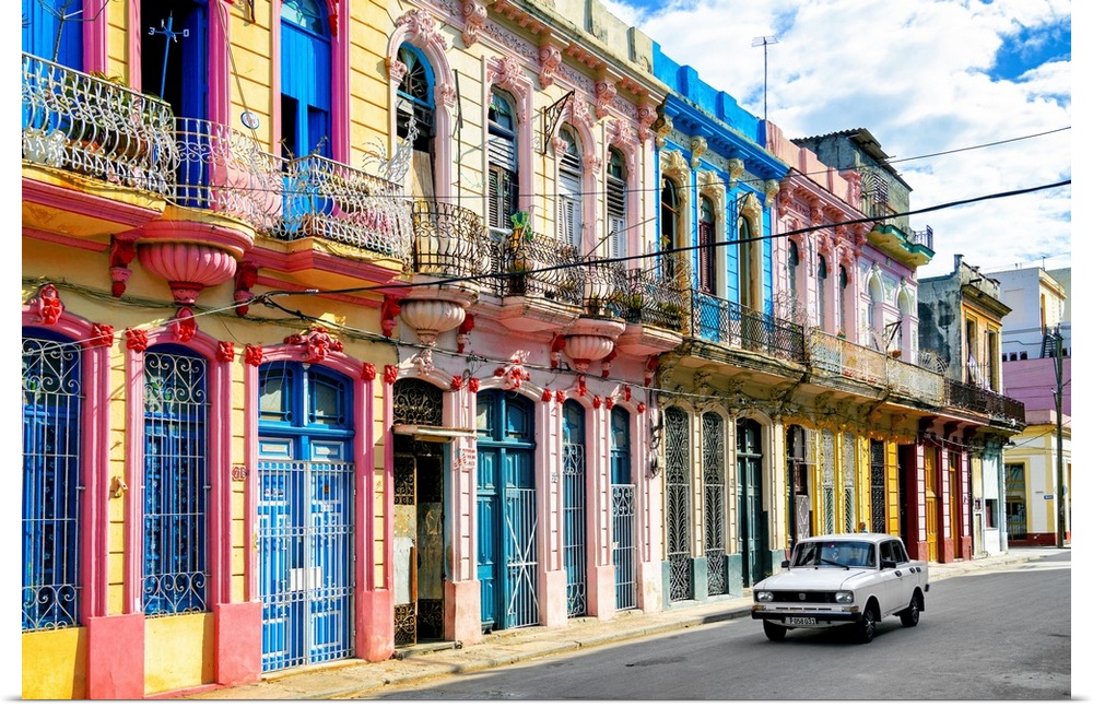 Colorful Havana Facades with a car passing by