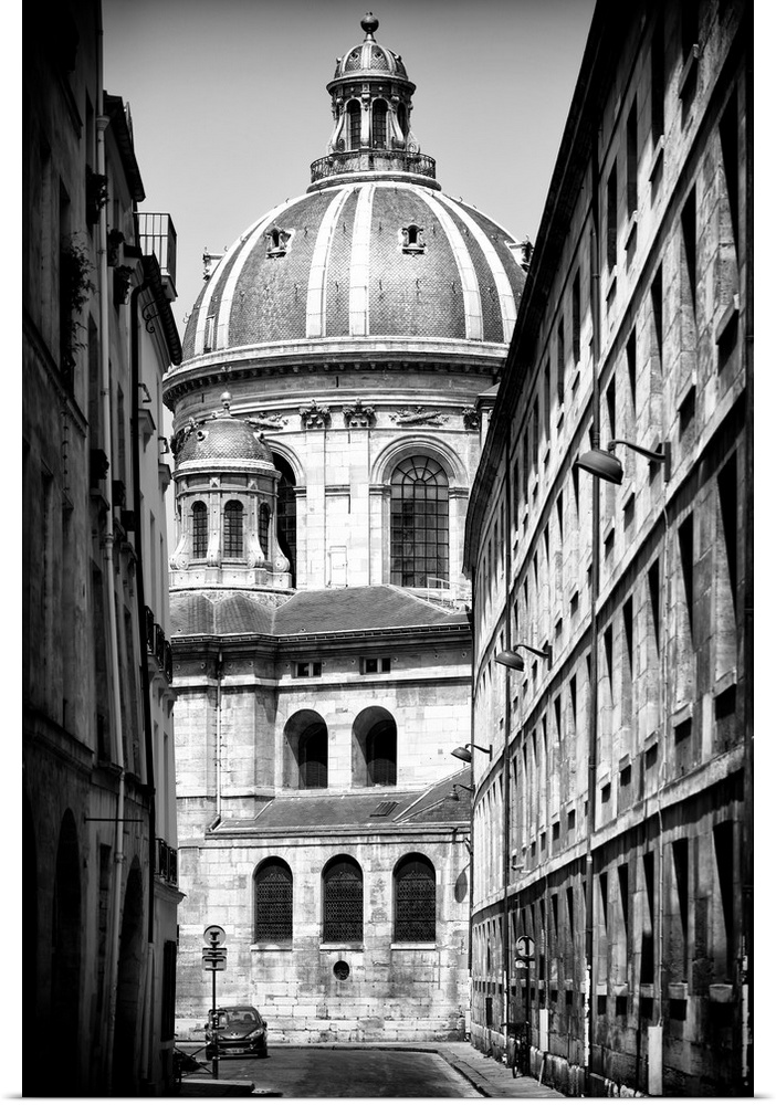 A black and white photograph of a domed Parisian building.