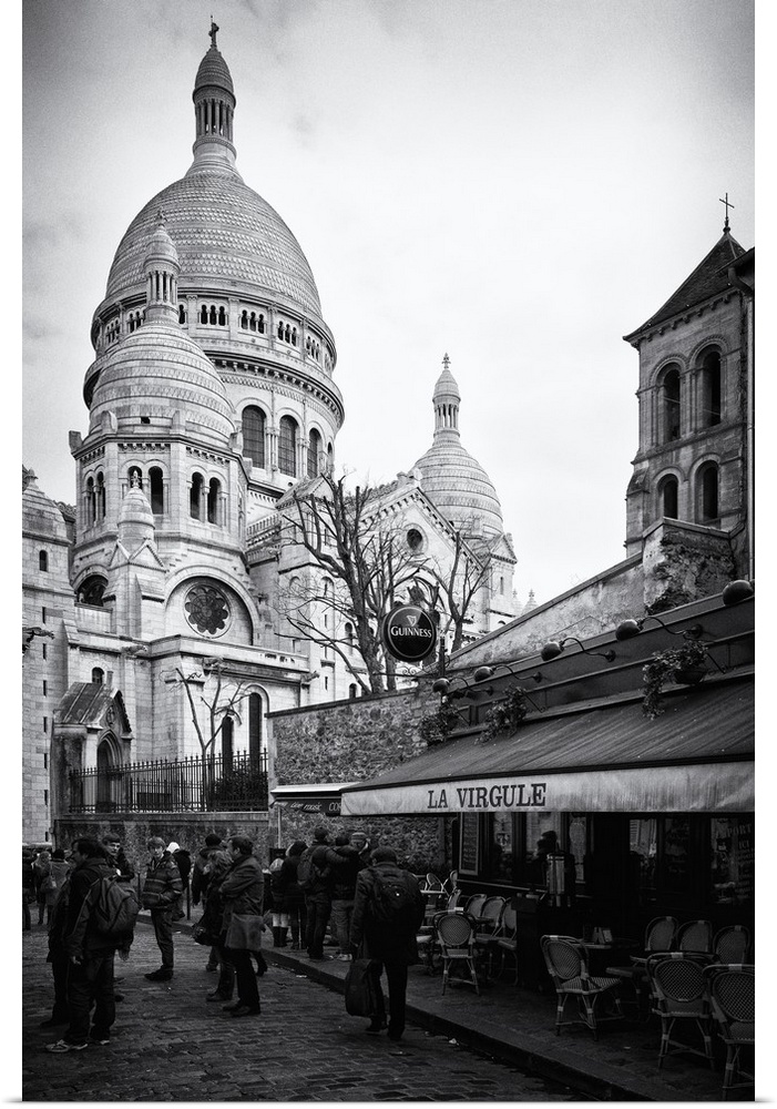 Black and white photo of the Sacre Coeur Basilica, showing the dome architecture.