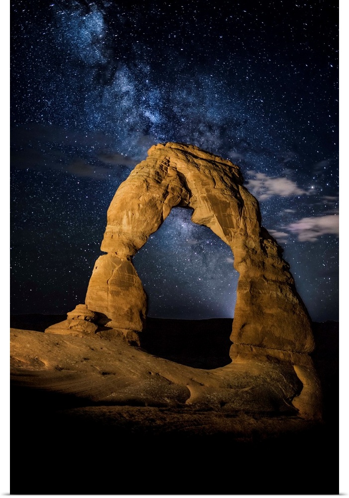 Delicate Arch in Arches National Park, Utah, under a starry night sky.