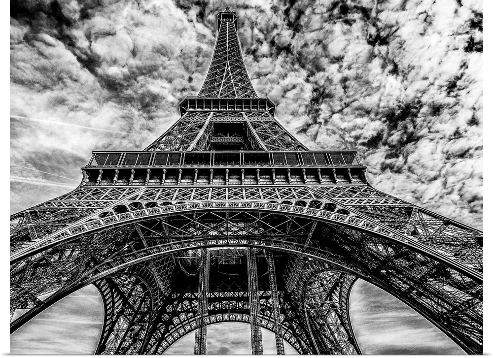 High contrast black and white photo of the Eiffel Tower.