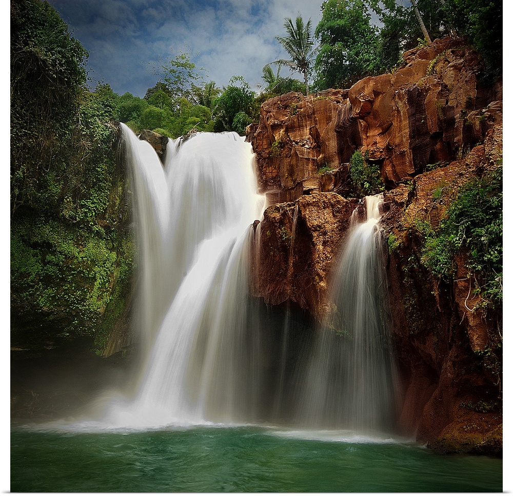 Tegenungan Waterfalls