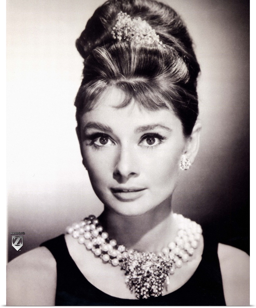 Wall docor of a portrait of Audrey Hepburn in black and white.