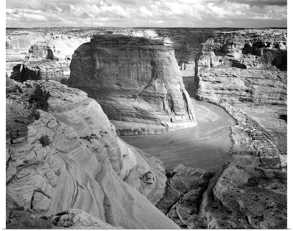 Canyon de Chelly, panorama of valley from mountain.