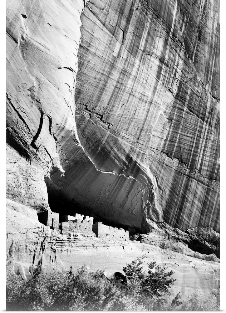 Canyon de Chelly, vertical panorama from river valley.