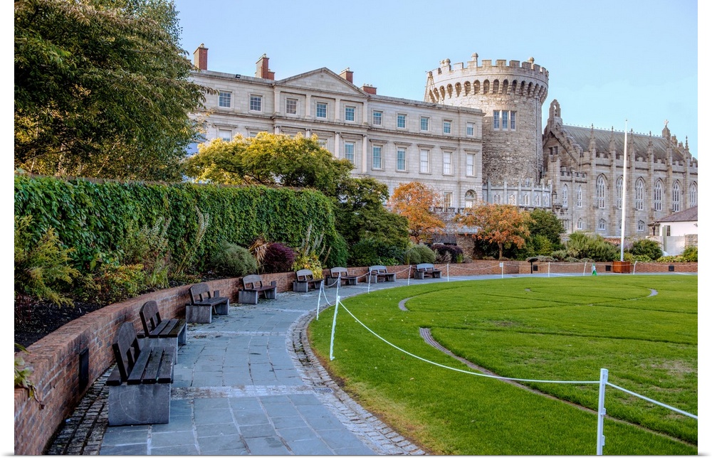 A historic castle located in Dublin, Ireland that is a major government complex.