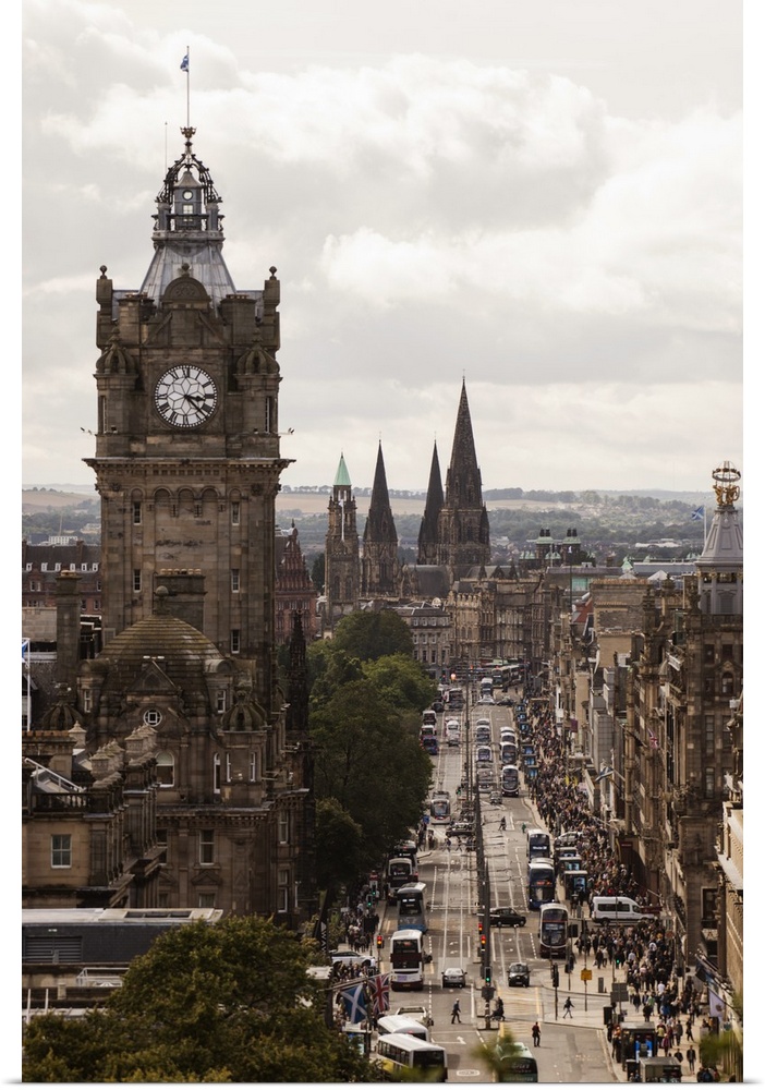 Cityscape photograph of Edinburgh, Scotland highlighting the clock tower.