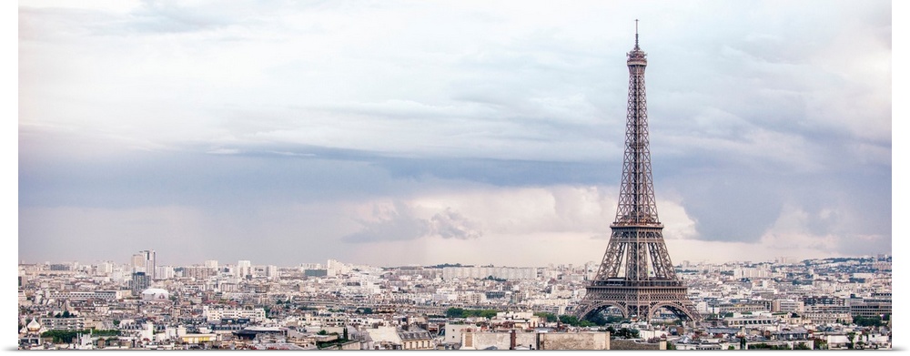 Panoramic photograph of the city of Paris highlighting the Eiffel Tower.