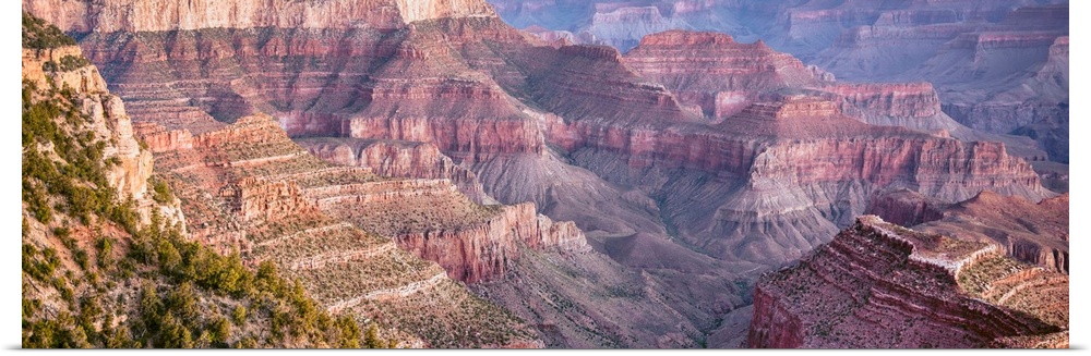 Panoramic view of canyon from Grandview Point in Grand Canyon National Park, Arizona.