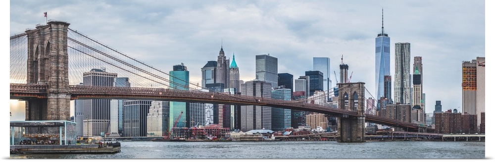 Panoramic view of New York city skyline with the Brooklyn Bridge.
