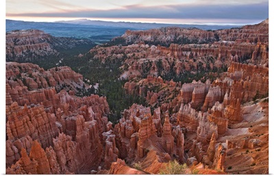Red rock cliffs and hoodoos of Bryce Canyon Amphitheater, Utah