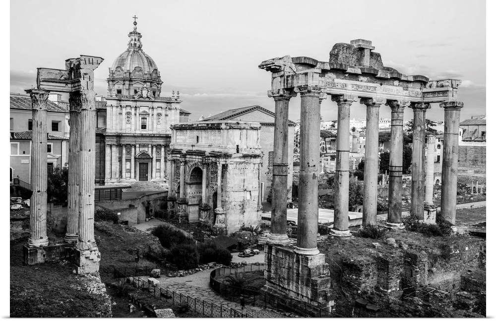 Black and White photograph of the ruins at the Roman Forum.