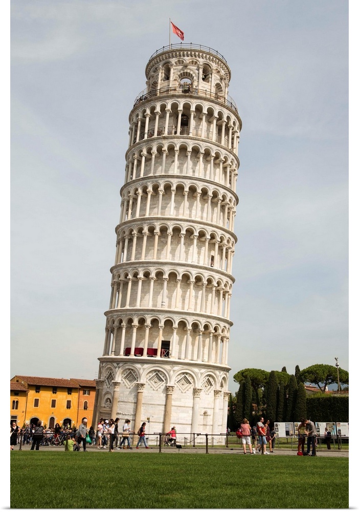 Photograph of the Leaning Tower of Pisa in Pisa, Italy.
