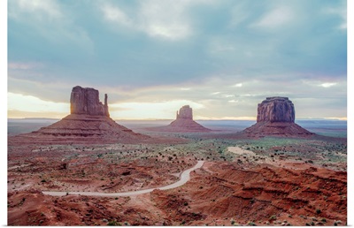 The Mittens And Merrick Buttes In Monument Valley, Arizona