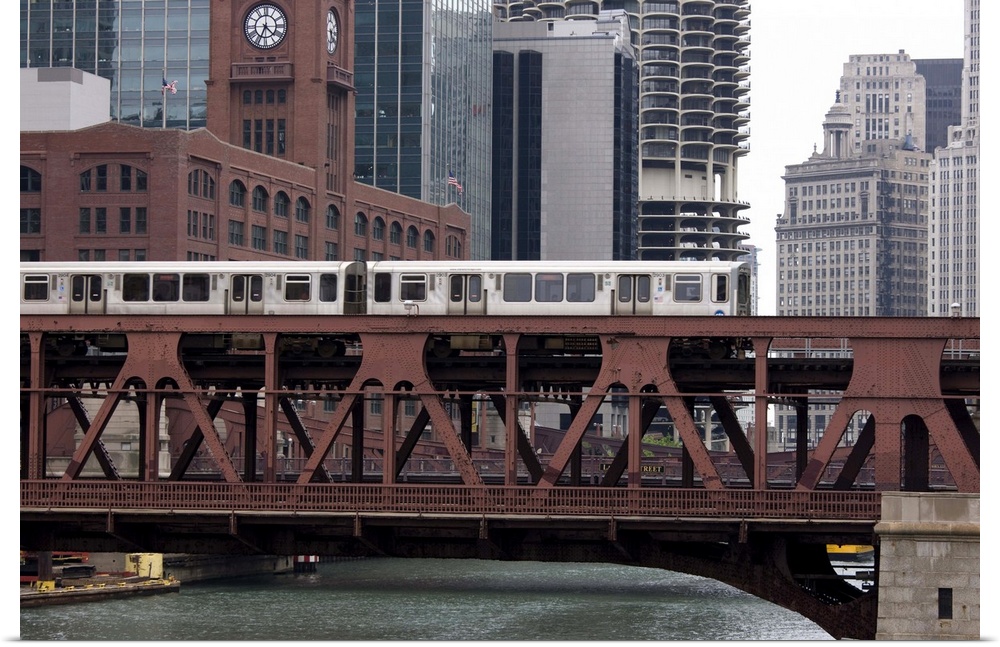 An El train on the elevated train system crossing Wells Street Bridge, Chicago, Illinois, United States of America, North ...