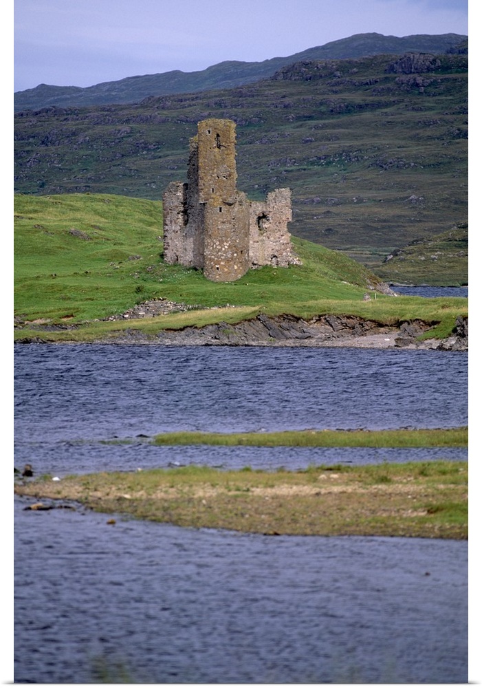 Ardwreck Castle, on the shores of Loch Assynt, Highland region, Scotland, UK