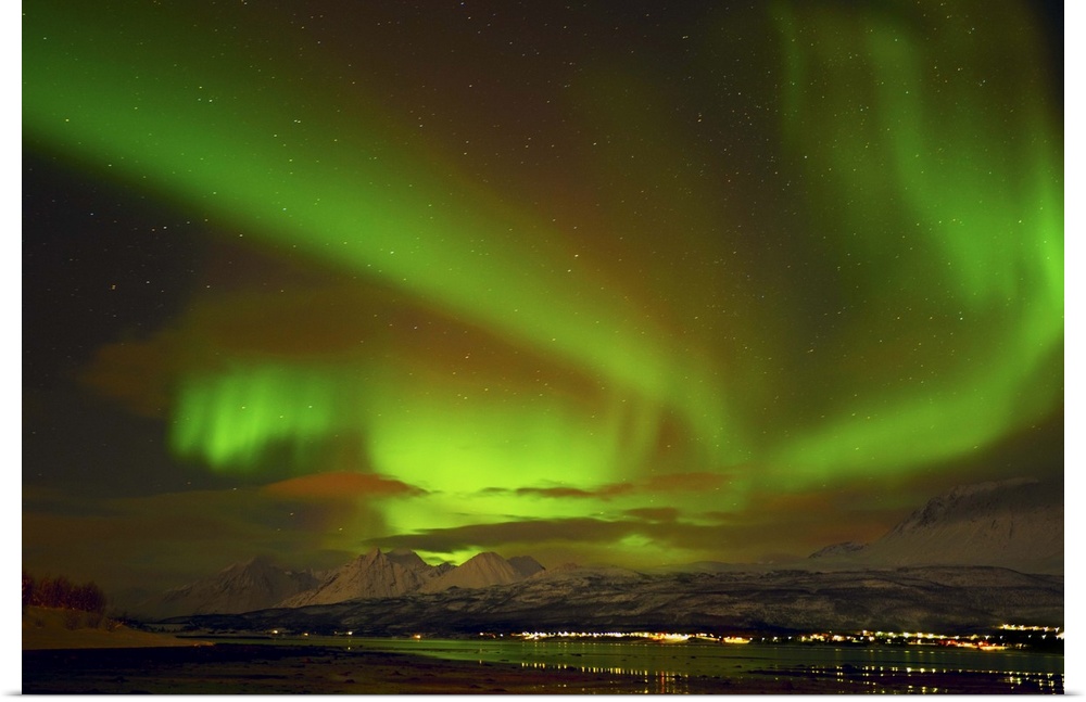Aurora borealis seen over the Lyngen Alps, from Sjursnes, Ullsfjord, Troms, North Norway