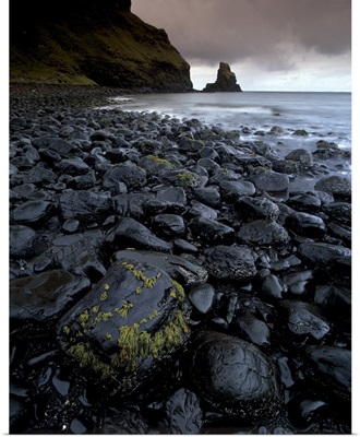 Black boulder rocks in Talisker Bay, Isle of Skye, Inner Hebrides, Scotland, UK