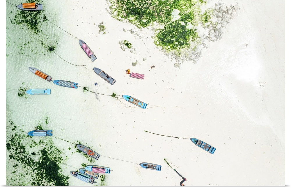 Boats on idyllic white coral beach, overhead view, Zanzibar, Tanzania, East Africa, Africa