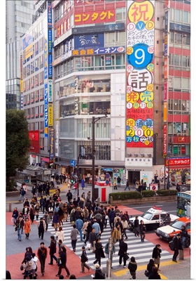 Busy intersection in Shibuya, Tokyo, Honshu, Japan, Asia