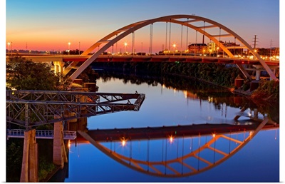 Cumberland River and Gateway Bridge, Nashville, Tennessee, USA