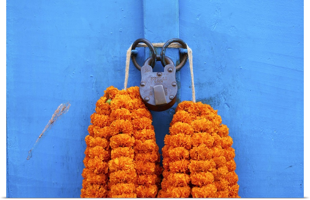 Door, padlock and flower garlands, Kolkata (Calcutta), West Bengal, India, Asia.