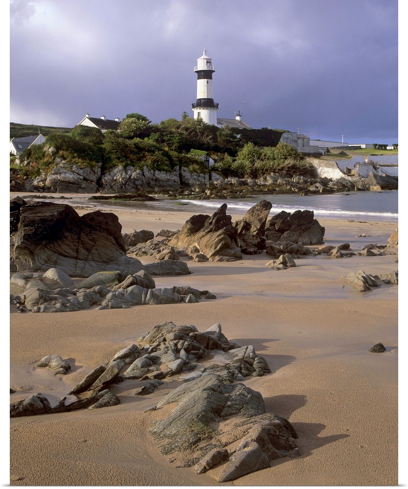 Dunagree Point lighthouse, Inishoven peninsula, County Donegal, Ulster, Republic of Ireland, Europe